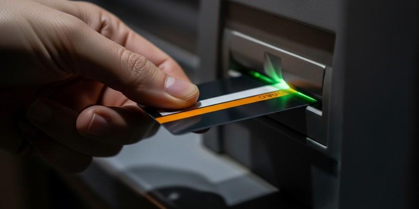 Как снять деньги с кредитной карты