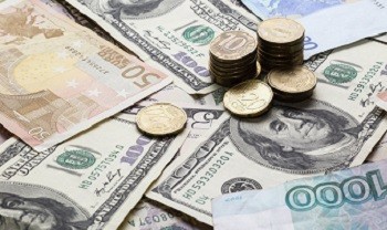 Рубль опять «просел» на фоне цен на нефть